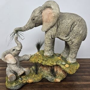 Vintage 2004 Tuskers "Tea-time Treat" figurine